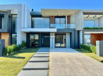 Casa · 220m² · 4 Quartos · 2 Vagas · SOBRADO DE ALTO PADRÃO À VENDA NO CONDOMÍNIO SUNSET – XANGRI-LÁ!
