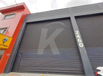 Comercial · 750m² · 6 Vagas · Salão comercial com 4 banheiros.