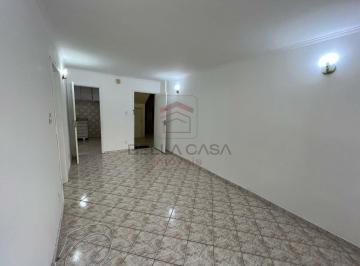 Apartamento · 87m² · 3 Quartos · 1 Vaga · Prédio antigo Conservado - Térreo - 87 m² com quintal e vaga de garagem - 3 dormitórios e 2 w.c. -