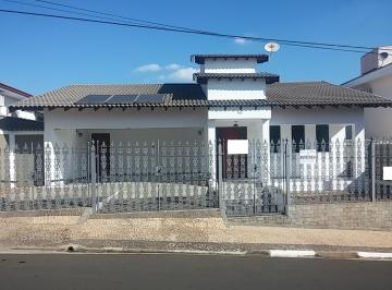 Casa de 3 quartos, São Pedro · Casa proximo ao centro comercial de São Pedro - SP