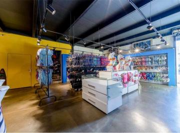 Comercial · 320m² · 4 Quartos · 4 Vagas · Imóvel Comercial com 320m com painéis fotovoltaicos com consumo de 1100 KWh/mês.