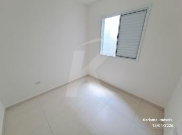 Casa · 32m² · 1 Quarto · Apartamento com 1 quarto, sala, cozinha, banheiro e área de serviço.