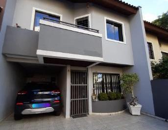 Casa de 3 quartos, Curitiba · Sobrado Triplex de 3 dorms. no Santa Quitéria