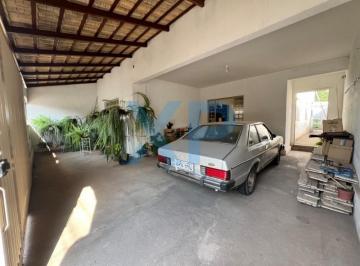 FACHADA INTERNA · Imperdível oportunidade de casa à venda no bairro Santa Tereza em Divinópolis-MG: 3 quartos, 1 suíte