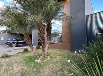 Casa de 4 quartos, Águas Claras · Casa de 400m² com 4 suítes no Guará Park