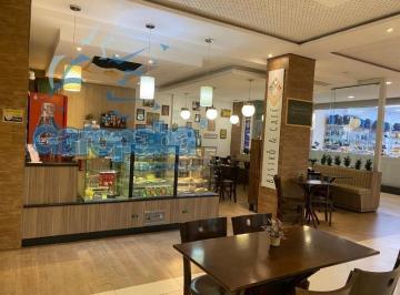 Foto 01 · Ponto Comercial Exclusivo no Centro de Garopaba-SC: Bistrô com Cafeteria e Cozinha Completa!