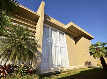 Casa · 590m² · 5 Quartos · 4 Vagas · Casa à venda com 4 suítes e 5 quartos, localizada