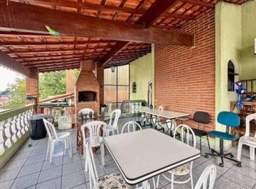 Casa · 215m² · 4 Quartos · 2 Vagas · Sobrado de Esquina no Demarchi: 4 Dormitórios, 2 Suítes e Espaço Gourmet