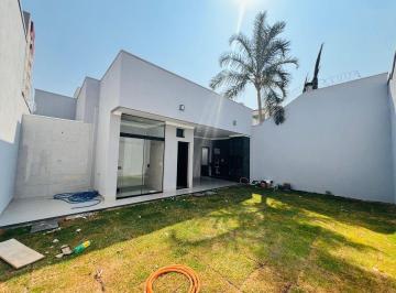 Casa · 135m² · 3 Quartos · 3 Vagas · Casa com 3 quartos à venda, bairro Novo Mundo - Uberlândia/MG