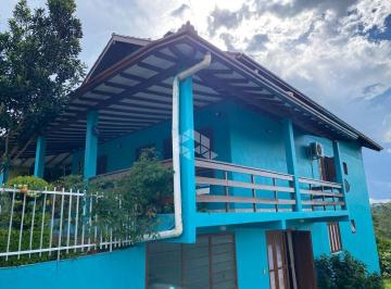 645341_i829912JN624X9Z54i8_645341678ab219769e7.jpg · Casa com amplo terreno próximo ao centro da cidade