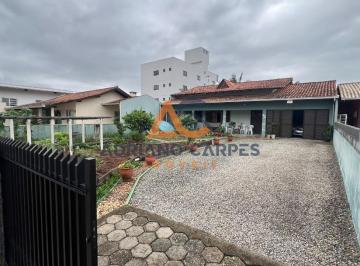 Frente · Casa com amplo terreno com3 dormitórios, sendo 1 suíte, na praia do Gravatá em Navegantes Adriano Ca