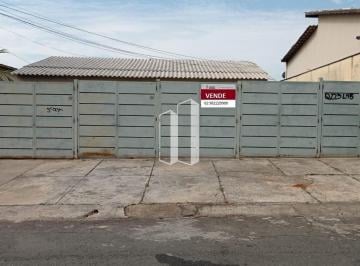 Casa · 327m² · 2 Quartos · 4 Vagas · Lote com 5 casas todas com garagem no Parque Amazônia. Ótimo para renda !