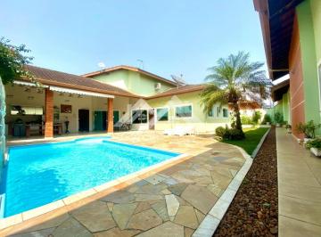 Casa · 326m² · 5 Quartos · 4 Vagas · Casa com piscina e 3 suítes com edícula no bairro Cidade Nova Peruíbe