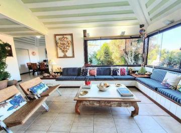 Casa · 250m² · 4 Quartos · 3 Vagas · Linda Casa independente no Centro de Búzios