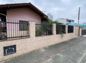 e95026a5a2796eeacf651a03dfac7e48e810da84 · Casa a Venda no Centro de Navegantes