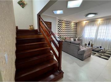 Casa · 190m² · 4 Quartos · Excelente sobrado 4 dormitórios