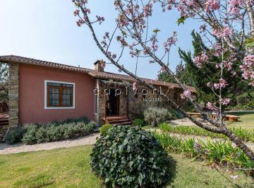 Casa · 340m² · 4 Quartos · 7 Vagas · Alto padrão, 4 suítes, ofurô, sauna, e muita segurança.