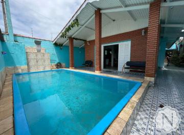Casa · 133m² · 4 Quartos · 3 Vagas · Casa com piscina a 400 metros da praia no bairro Bopiranga