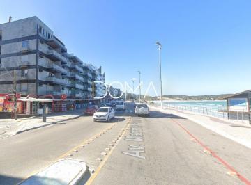 Apartamento · 80m² · 2 Quartos · 1 Vaga · Prédio frente mar - Praia do Forte