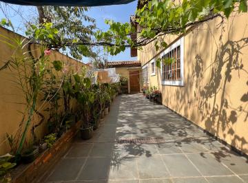 Casa de 3 quartos, São Paulo · Sobrado à venda no Butantã, fácil acesso a estação de metrô Butantã