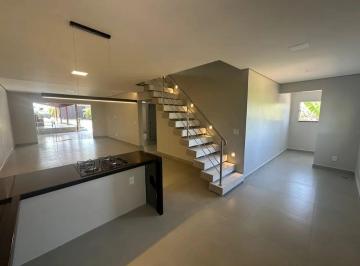 Casa de 4 quartos, Brasília · Vendo Casa na Arniqueiras 4 qtos 3 suites. 