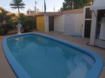 Casa de 5 quartos, Aracaju · Vendo excelente casa na Coroa do Meio.  5/4 ,4 suítes, piscina.  Linda