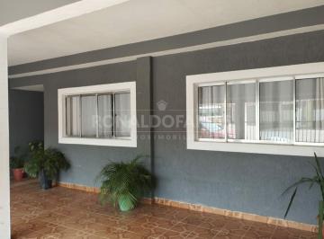 Casa · 120m² · 2 Quartos · 3 Vagas · Casa terrea a venda sendo 2 quartos , sala ampla cozinha espaçosa 3 vaga de garagem.