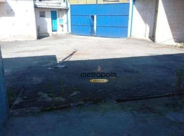 Entrada · Loja + 2 galpões + pátio A.T 670 m² A.C 380 m²
