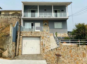 2 · Casa residencial com 200m² e 2 kitnets no Centro de Florianópolis