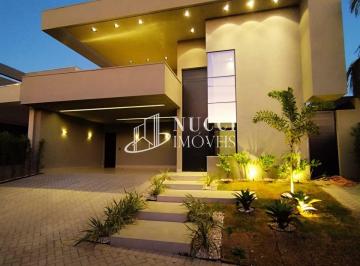 Fachada imponente com detalhes de iluminação · Casa Quinta do Lago à venda
