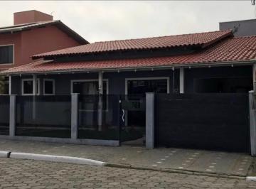 Casa · 244m² · 2 Quartos · 3 Vagas · Casa com piscina