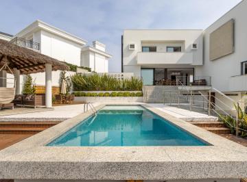 Casa · 545m² · 4 Quartos · 6 Vagas · O lugar perfeito para novas histórias