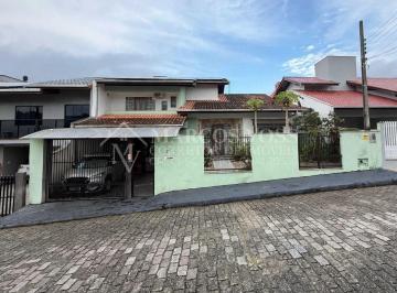 Casa · 355m² · 5 Quartos · 2 Vagas · Casa com 5 Quartos no Vorstadt, Blumenau/SC