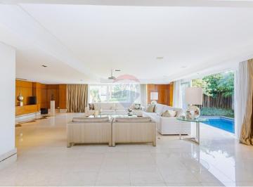 Casa de 4 quartos, Curitiba · Casa 701 m², 4 quartos, piscina, espaço Gourmet. Campo comprido.