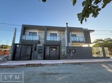 Casa · 84m² · 2 Quartos · 1 Vaga · sobrado pronto para morar alto padrão em Balneário Piçarras Sc