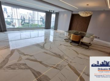 Foto 01 · EDIFÍCIO CLOCK VILA ROMANA COM 221 M2 ÚTEIS E QUADRA DE TÊNIS SENDO 4 DORMS, 3 STS, SALA ÍNTIMA, GOU