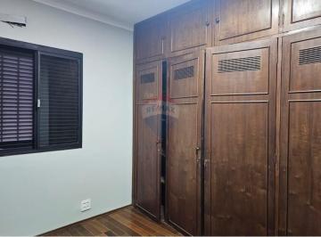 Comercial · 266m² · 5 Quartos · 4 Vagas · RE/MAX ALUGA Casa Comercial em Vinhedo: 266m² no Centro da cidade