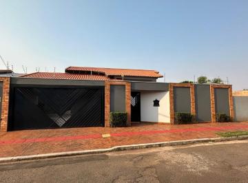 Casa · 232m² · 4 Quartos · 5 Vagas · Excelente localização 