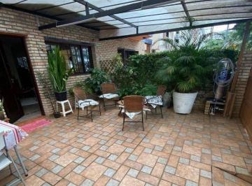 aafcdf3a809ceeebf72ad3b412aac1a34f009f39 · Casa Padrão com 5 Quartos sendo 4 suítes no bairro Aparecida/Santos
