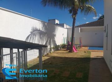 Foto 13 · Casa térrea, bem construída, com 4 quartos (2 suítes), piscina, quintal grande, a  100 metros do UMC