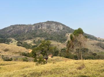 VISTA DE FRENTE PARA ESSA PEDRA ·  LOCALIZAÇÃO EXCLUSIVA COM UMA VISTA CINEMÁTOGRÁFICA PARA A PEDRA E MONTANHAS