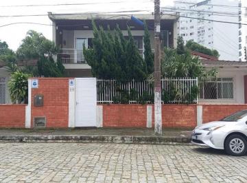 Casa · 200m² · 4 Quartos · 3 Vagas · Sobrado em Piçarras com 200m² à uma quadra da praia e totalmente mobiliado, com 4 dormitórios ( send