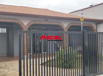 Casa · 280m² · 3 Quartos · 6 Vagas · CASA COM JARDIM NA REGIÃO CENTRAL DE UBATUBA