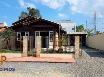 ee178d6098ab8875aa66521146919887d87cb919 · Casa com 2 dormitórios à venda, 49 m² por R$ 640.000 - Centro - Navegantes/SC