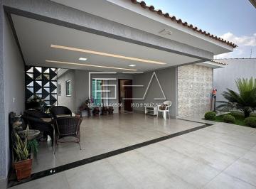 Casa · 110m² · 3 Quartos · 2 Vagas · Casa à Venda com 3 Quartos e Suíte – Pronta para Morar!