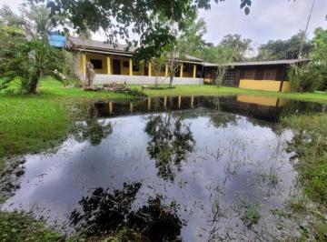 Casa de 5 quartos, Itanhaém · Chácara com 5 quartos sendo 3 suítes, lago, piscina próximo a rodovia 