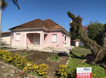 Foto 01 · Casa em ótima localização em amplo terreno