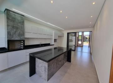 1728418994.jpeg · Casa com área gourmet no Cond Valencia | É aqui na Imobiliária Rosa e Rangel