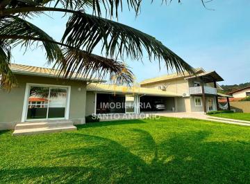 Casa · 1043m² · 4 Quartos · 4 Vagas · Oportunidade de morar próximo ao Mar em Sambaqui em Condomínio Fechado