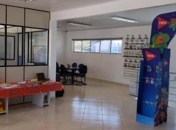 691340db9cf00ecb55b336ce0198606e579d3b7e · Vendo prédio comercial, não alaga, próximo a BR116 em Canoas.